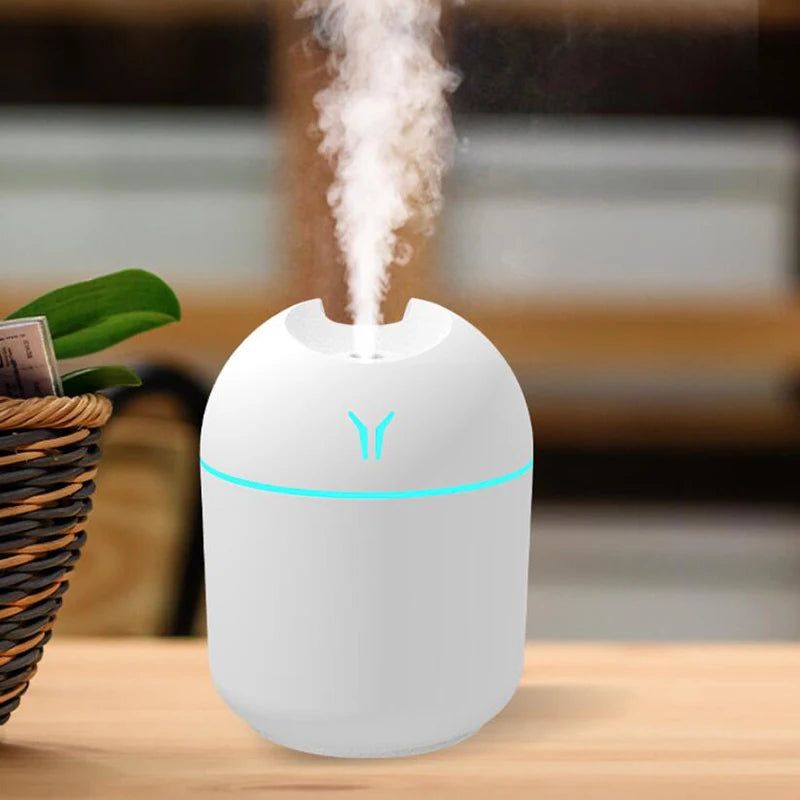 Mini umidificador de ar USB Lumivah com reservatório de 250ml, névoa ultrafina e iluminação LED decorativa.