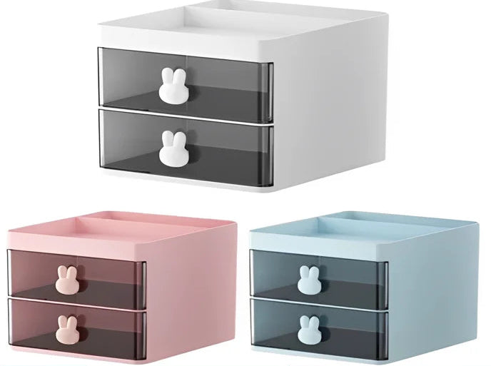 Organizador de mesa Lumivah com duas gavetas e puxadores em formato de coelho para maquiagem, acessórios e materiais de escritório.
