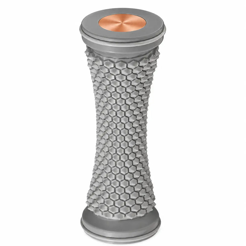 Rolo de massagem manual Lumivah com textura em relevo para pés, panturrilhas e outras regiões do corpo.